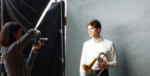 fotoshoot Yair Bram van de Glind voor festivalbeeld Muziekzomer Gelderland 2024