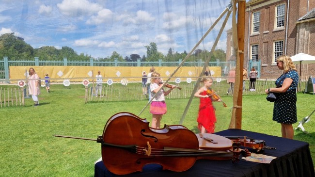 Instrumententuin in het zonnetje